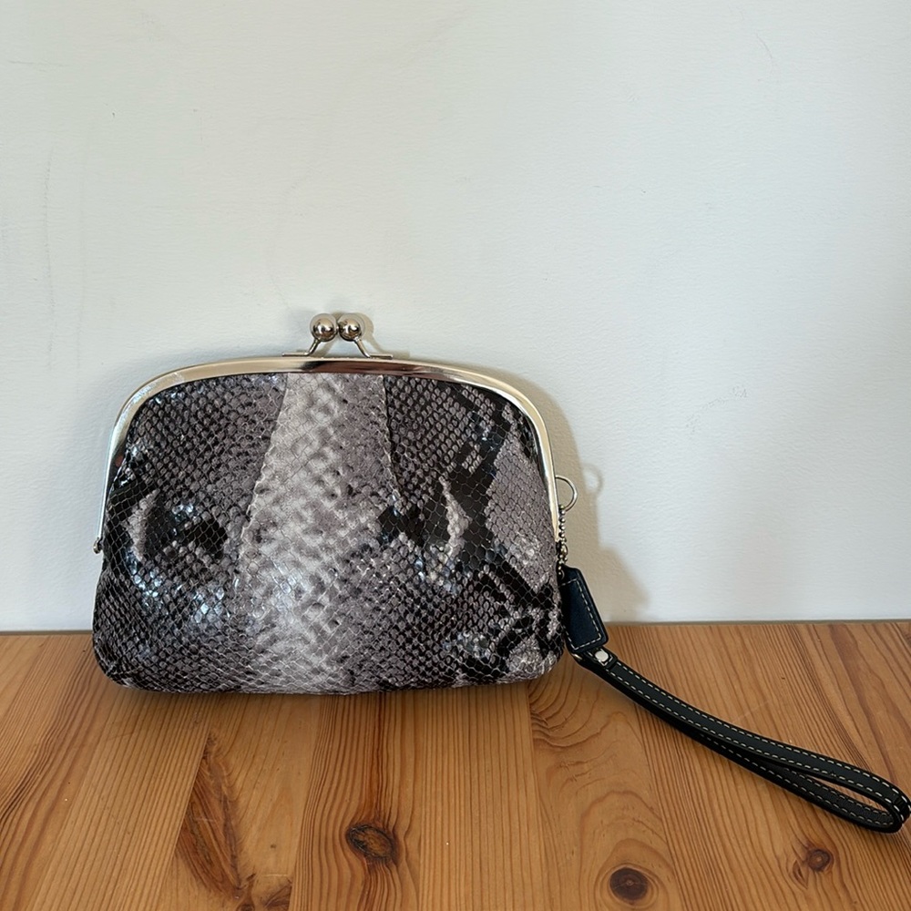 Coach kiss lock closure. Never used, gorgeous leather
